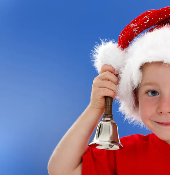 Pół twarzy dzwonek dzwoni mały chłopiec w niebieskim — Zdjęcie stockowe