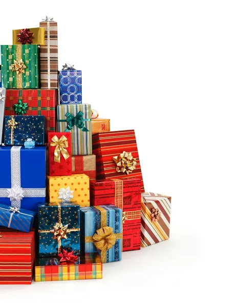 Großer Stapel bunter Weihnachtsgeschenke — Stockfoto
