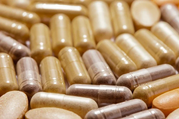 Medicinale pillen opgestapeld een bos — Stockfoto