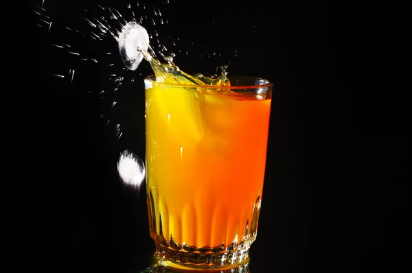 Glas med juice — Stockfoto