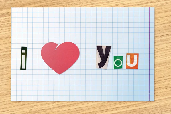 Wyrażenie "Kocham cię" na papierze w kratkę — Zdjęcie stockowe