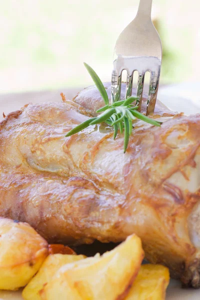 Veal knuckle with potatoes — Stock Photo, Image