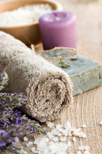 Spa con lavanda e asciugamano — Foto Stock