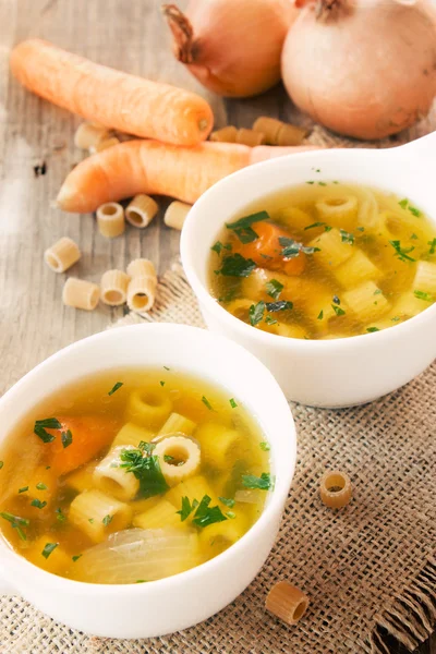 Zeleninová polévka s těstovinami — Stock fotografie