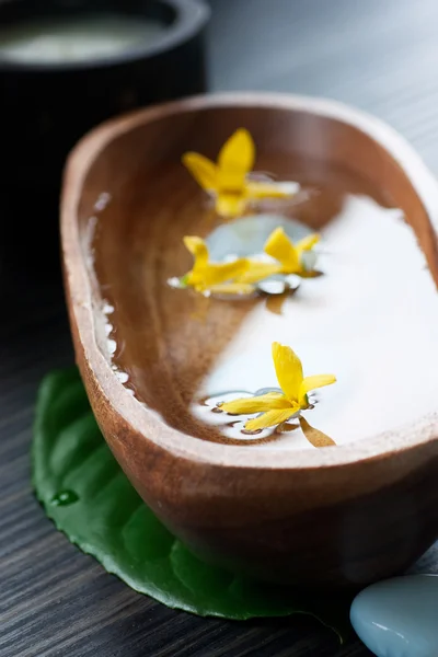 Spa setting with flower — Stock Photo, Image