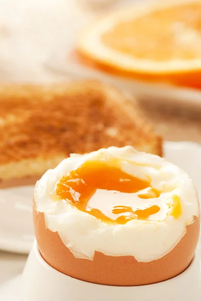 Huevo hervido suave — Foto de Stock