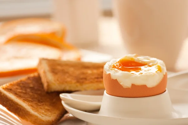 Huevo hervido suave —  Fotos de Stock