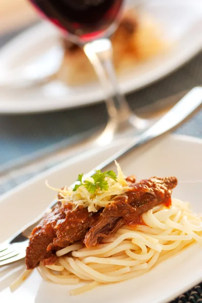 Spaghettis au boeuf et sauce tomate — Photo