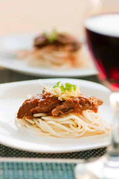 牛肉とトマトのスパゲッティ — ストック写真