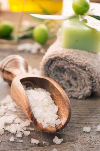 Natural spa setting with olive products — Stock Photo, Image