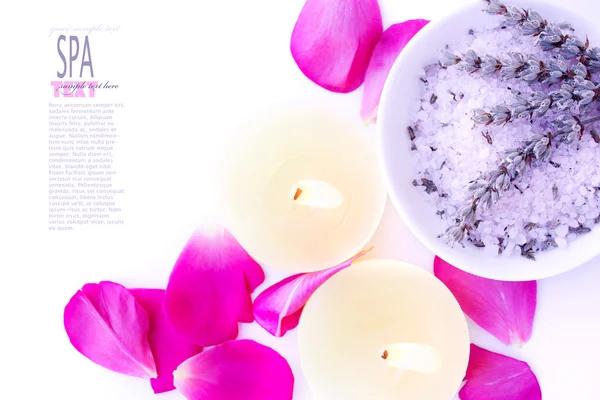 Wellness-Umgebung mit Lavendel-Badesalz — Stockfoto