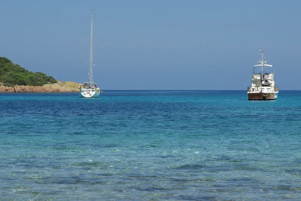 paradisiacal Akdeniz sahil tekne ile