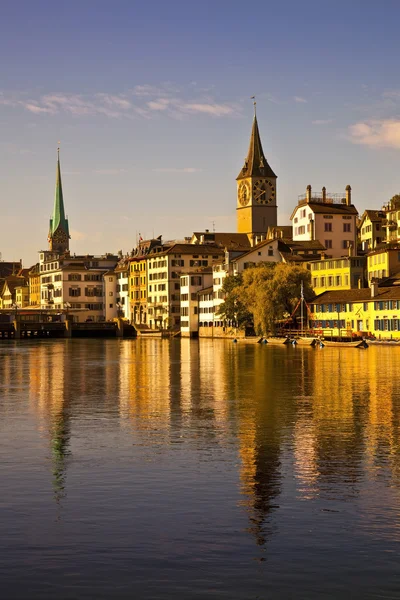 Ochtend licht in limmat rivier, Zürich — Stockfoto