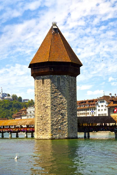 Kapel brug toren in Luzern, Zwitserland — Stockfoto