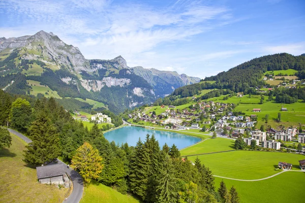 케이블카가 마을, 스위스 — 스톡 사진