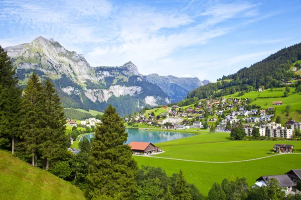 Engelberg vesnice ve Švýcarsku — Stock fotografie