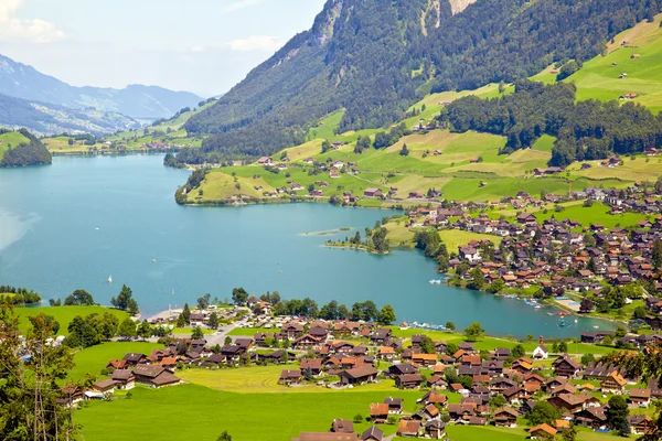 Lungern vesnice ve Švýcarsku — Stock fotografie