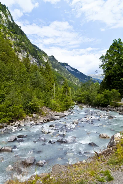 Piccolo fiume nel Blausee — Foto Stock