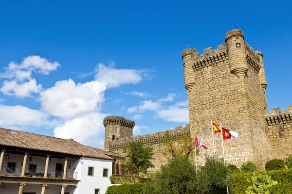Vista de ângulo largo do Castelo de Oropesa — Fotografia de Stock
