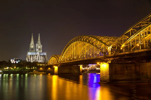 gece, Köln (Köln), Almanca, Köln Katedrali ve hohenzollern Köprüsü