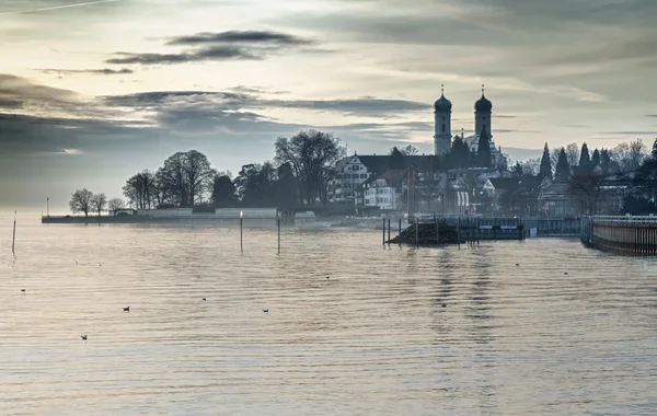 Bodensee (Danau Constance) dengan Schlosskirche (gereja) Friedrichshafen, G — Stok Foto