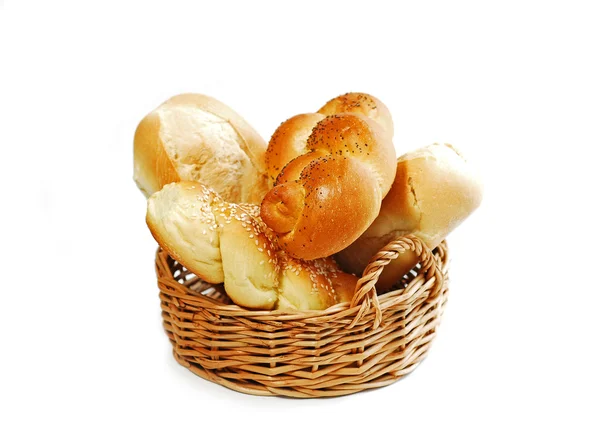 Хлібний кошик на білому — стокове фото