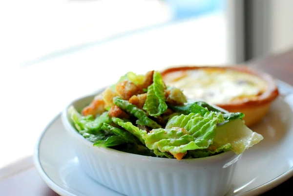 Caesar salad and quiche — Stock Photo, Image