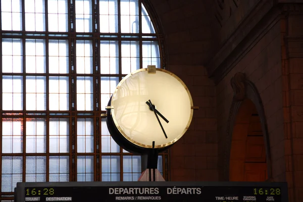 Clock train station — Stock Photo, Image
