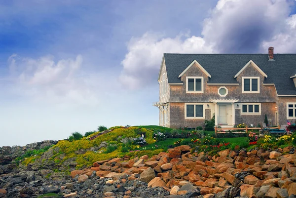 House on ocean shore — Stock Photo, Image