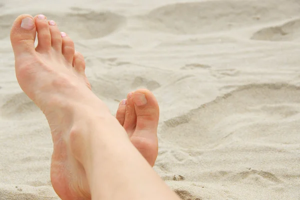 Woman feet beach — Stock Photo, Image