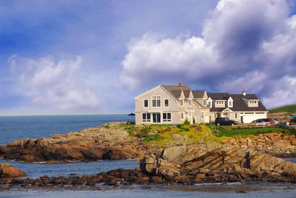 海洋海岸的房子 — 图库照片