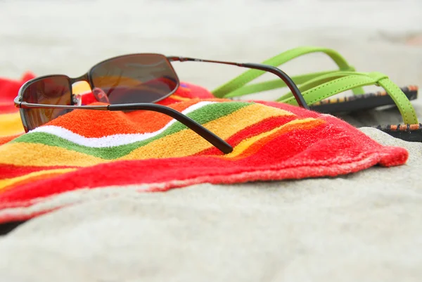 Beach items on sand — Stockfoto