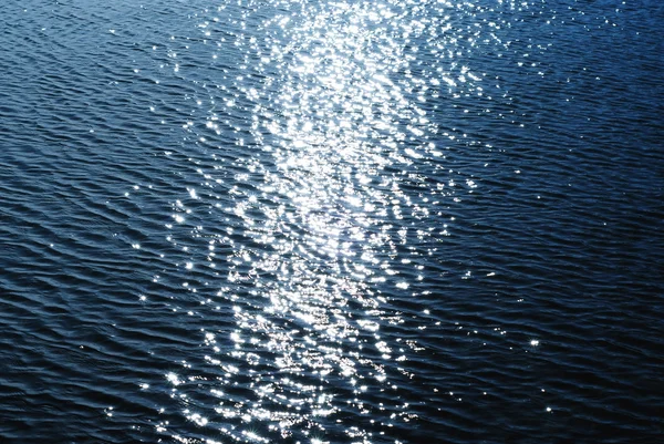 水の上に輝く — ストック写真
