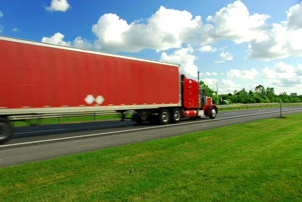 Szybkiego ruchu ciężarówek — Zdjęcie stockowe
