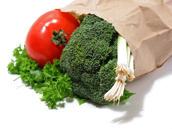 Warzywa w brązową papierową torbę — Zdjęcie stockowe