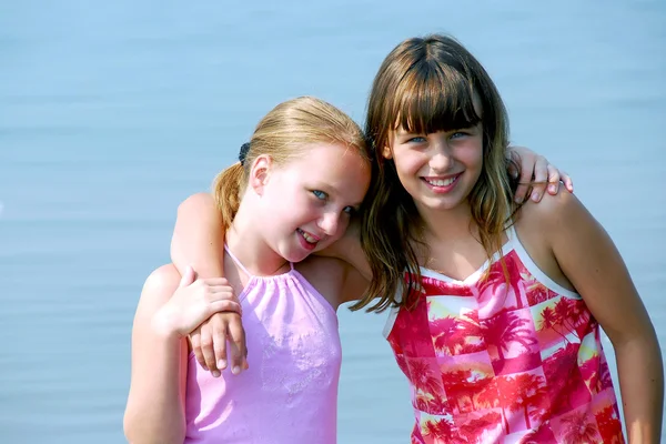 两个青春期女孩 — 图库照片