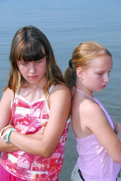 Twee meisjes steenbolk — Stockfoto