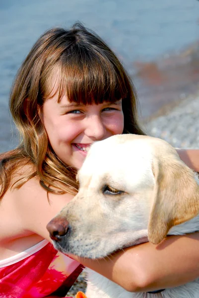 Дівчина з собакою — стокове фото