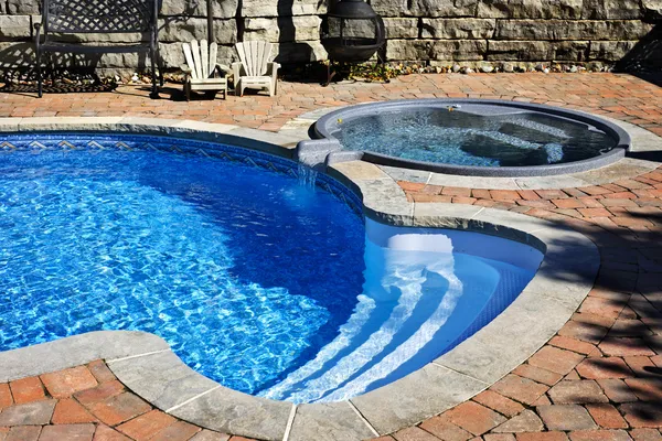 Schwimmbad mit Whirlpool — Stockfoto