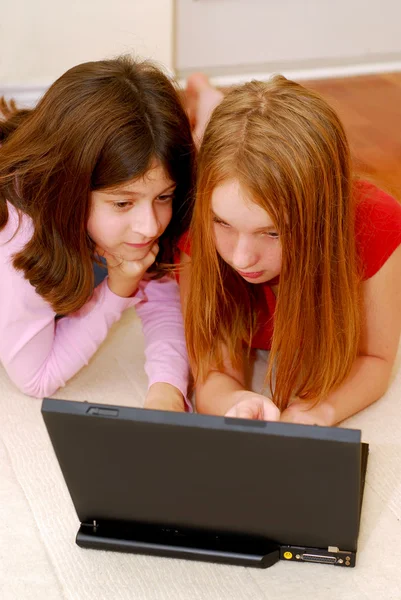 Meisjes computer — Stockfoto