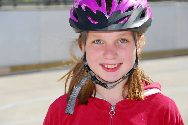 女の子子ヘルメット — ストック写真