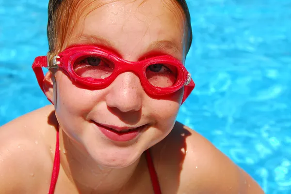 Dívka dítě bazén — Stock fotografie