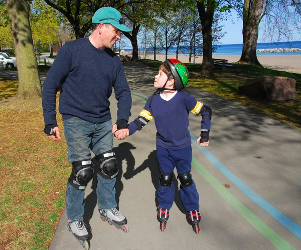 Father son rollerblade — Stock Photo, Image