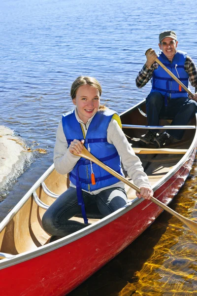 Family canoe trip — Stock Photo, Image