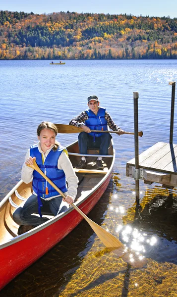 Family canoe trip — Stock Photo, Image