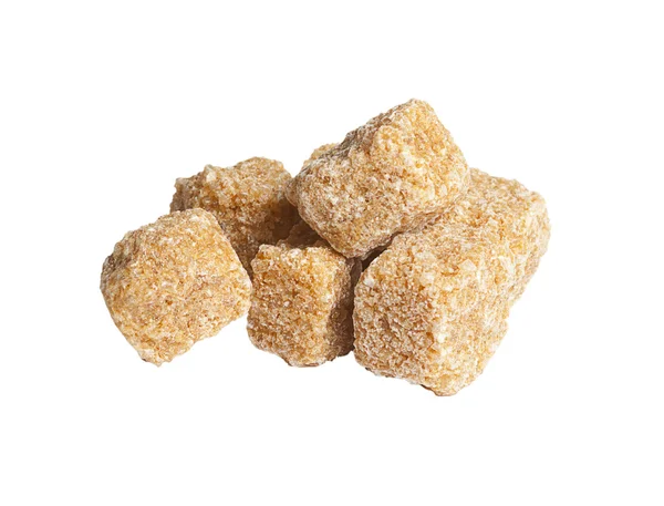 Cubi di zucchero di canna intero marrone, isolati su bianco — Foto Stock