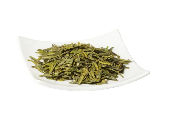 Piatto con tè verde secco sciolto, isolato — Foto Stock