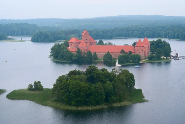 Lago Galve e castelo de Trakai — Fotografia de Stock