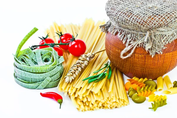 The composition of the pasta and vegetables on a white background — Stock Photo, Image