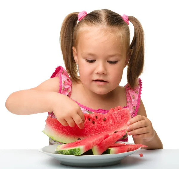 Menina bonito vai comer melancia — Fotografia de Stock